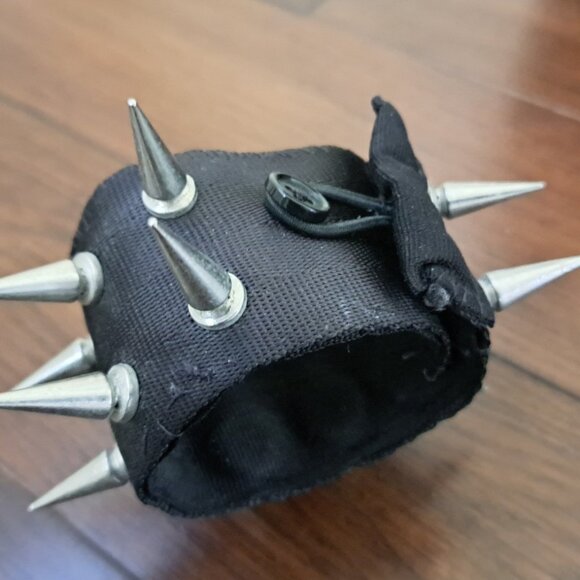 Studded bracelet - Picture 3 of 4